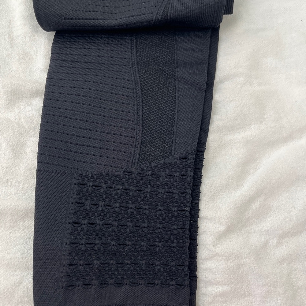 Gymshark Midnight Black Sports Bra and Leggings - Picture 6 of 8